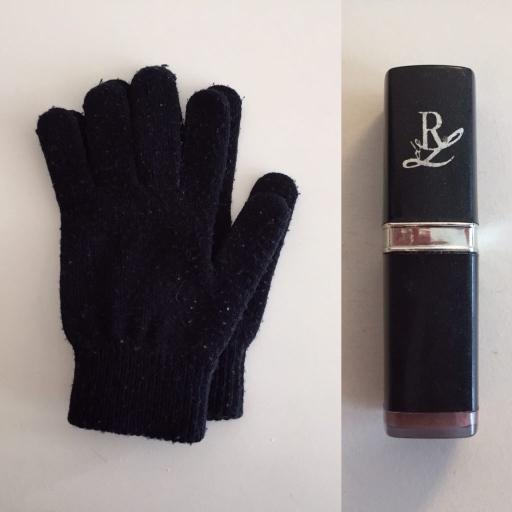 Kristina Kral #207 Minimalismus schwarze Handschuhe, Lippenstift Rimmel London
