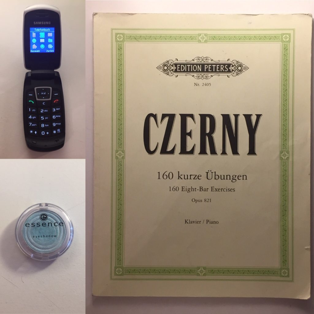 Kristina Kral #223 Czerny Kurzübungen, Samsungs Handy SGH-C270, hellblauer Lidschatten