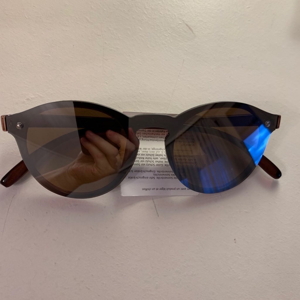 Das Bild zeigt eine Sonnenbrille