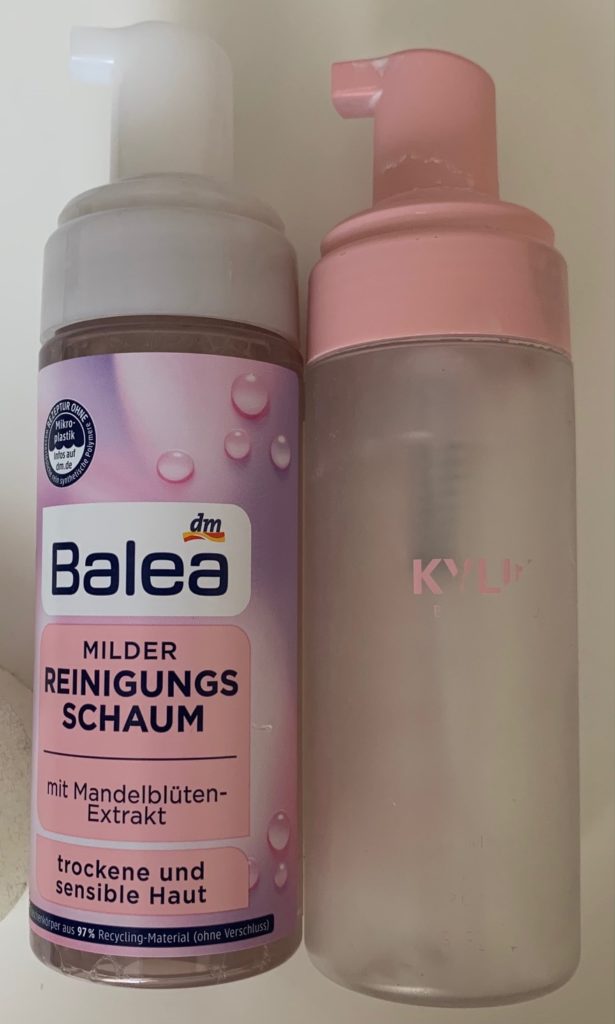 sehen sich äußerlich ähnlich: links: Reinigungsschaum von Balea, rechts KYLIESKIN Foaming Face Wash by Kylie Jenner